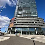 White Sky 20 Hanza Tower- Free Parking شقة