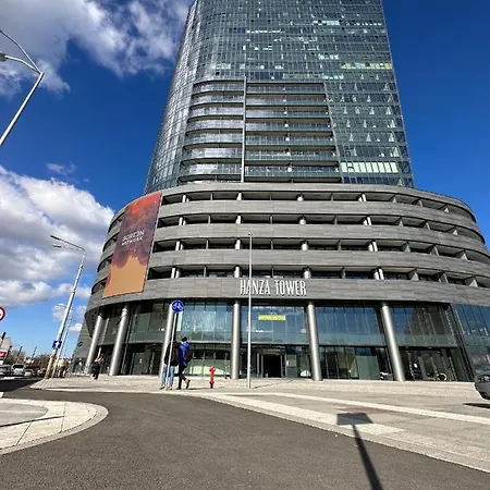 White Sky 20 Hanza Tower- Free Parking Apartment