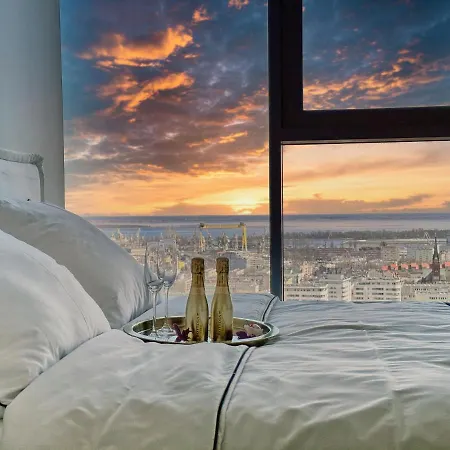 White Sky 20 Hanza Tower- Free Parking شتشيتسين