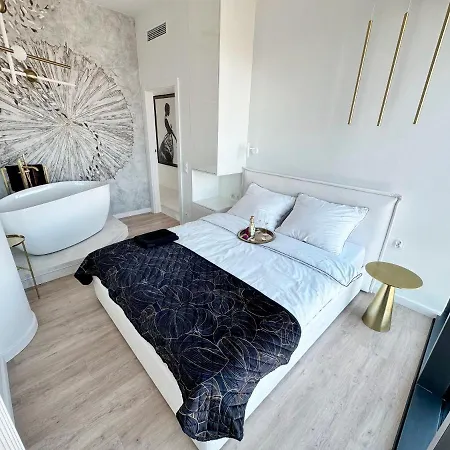 White Sky 20 Hanza Tower- Free Parking