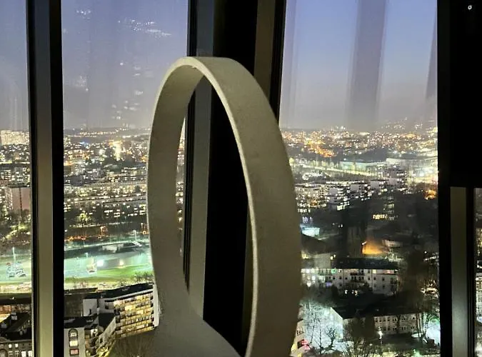 White Sky 20 Hanza Tower- Free Parking アパート *